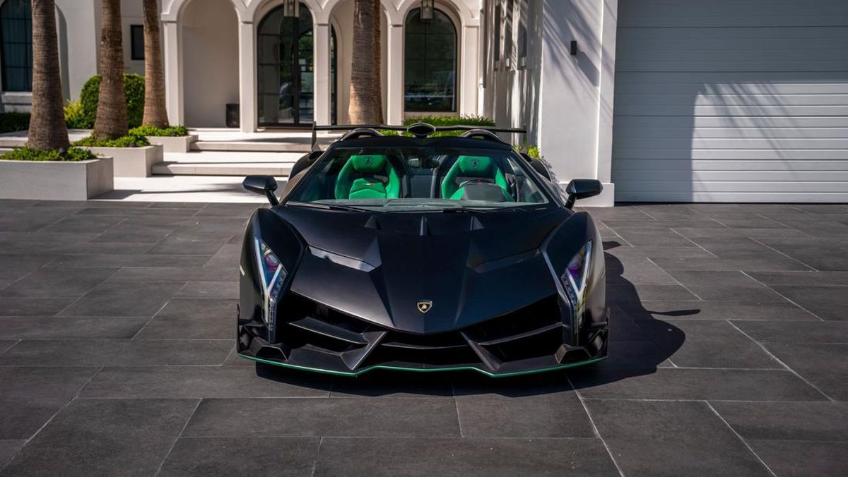 Lamborghini merilis Veneno dalam rangka merayakan pencapaian setengah abad eksistensinya sebagai produsen mobil super